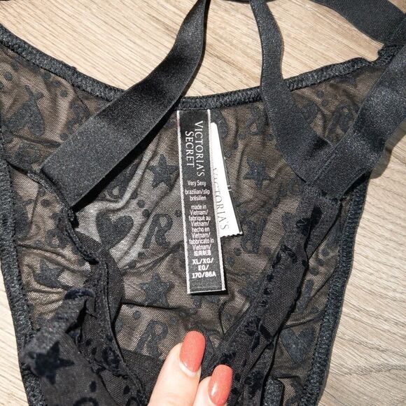 NWT Victoria’s Secret Black Logo Lace Banded
Brazilian Panty‎ Size XL - Picture 4 of 9
